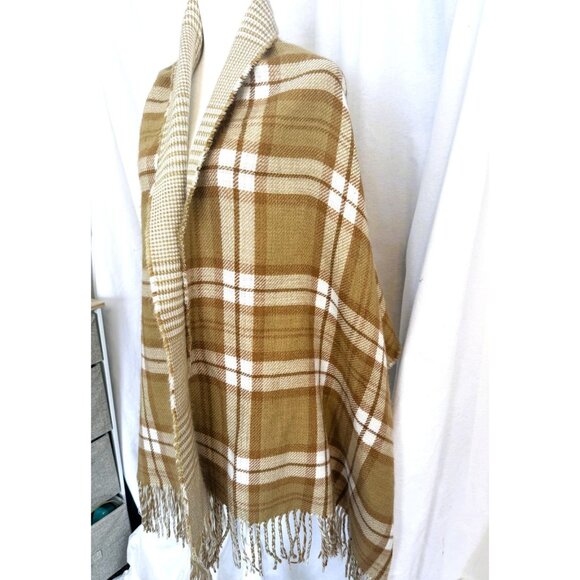 Beautiful Steve Madden Tan & White Versatile Reversible Long Scarf with Fringe - Picture 4 of 8